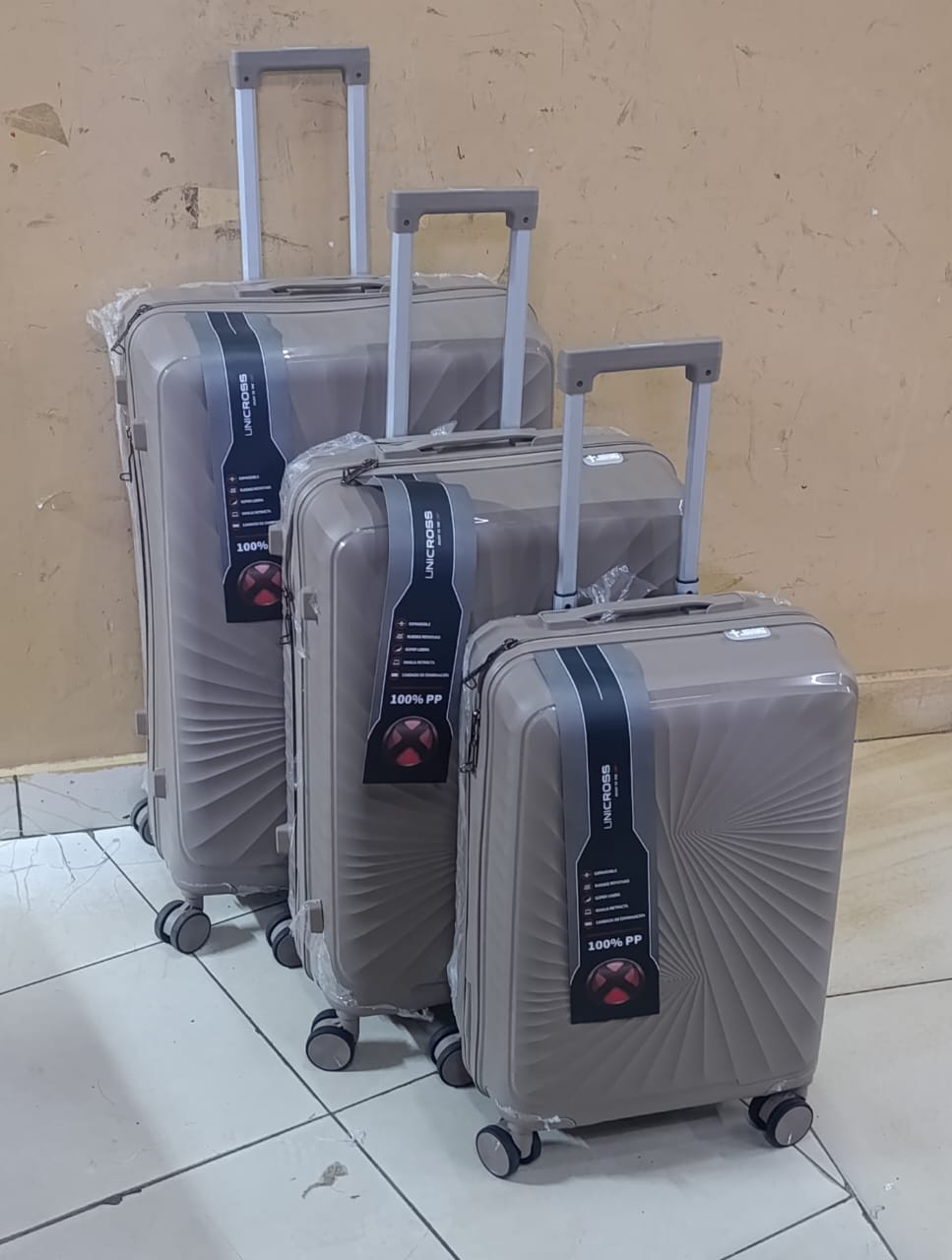 OFFER PRICE 🔥 🔥 🔥 🔥ORIGINAL SIZE 2 GOOD QUALITY 3 IN1 LUXURIOUS UNBREAKABLE SUITCASE TRAVEL BAG. 3PCS GOOD QUALITY LUGGAGE BAG (SIZE ▪️ HEIGHT 72CM, 66CM, AND 56CM).