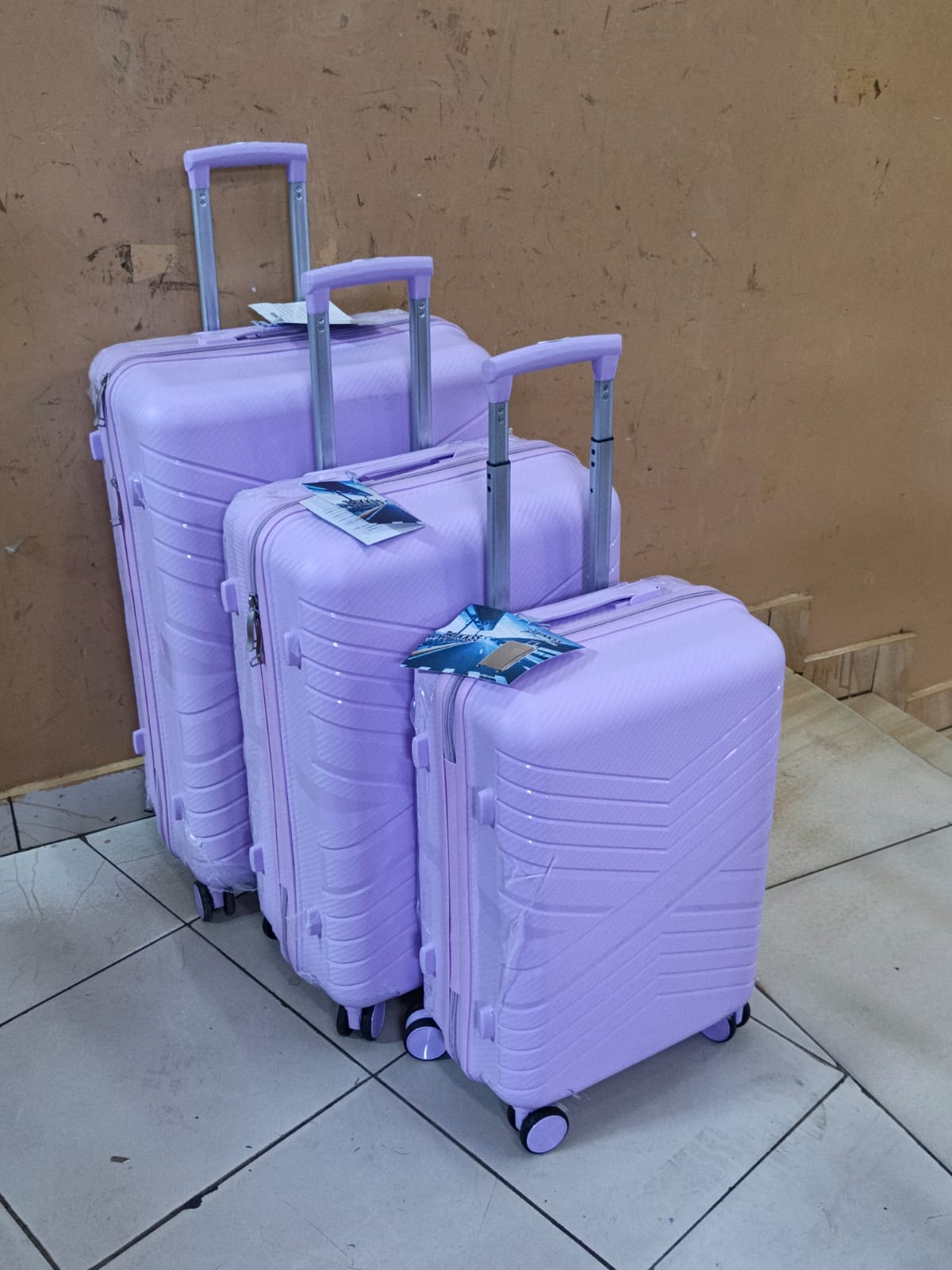 OFFER PRICE 🔥 🔥 🔥 🔥ORIGINAL SIZE 2 GOOD QUALITY 3 IN1 LUXURIOUS UNBREAKABLE SUITCASE TRAVEL BAG. 3PCS GOOD QUALITY LUGGAGE BAG (SIZE ▪️ HEIGHT 72CM, 66CM, AND 56CM).