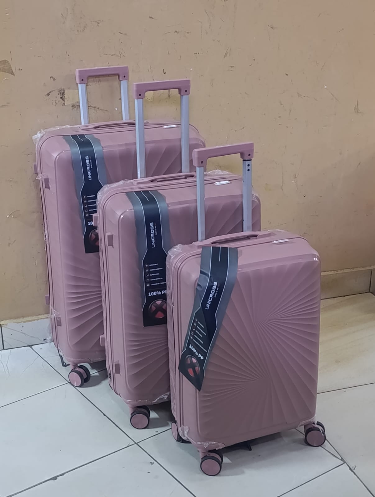 OFFER PRICE 🔥 🔥 🔥 🔥ORIGINAL SIZE 2 GOOD QUALITY 3 IN1 LUXURIOUS UNBREAKABLE SUITCASE TRAVEL BAG. 3PCS GOOD QUALITY LUGGAGE BAG (SIZE ▪️ HEIGHT 72CM, 66CM, AND 56CM).