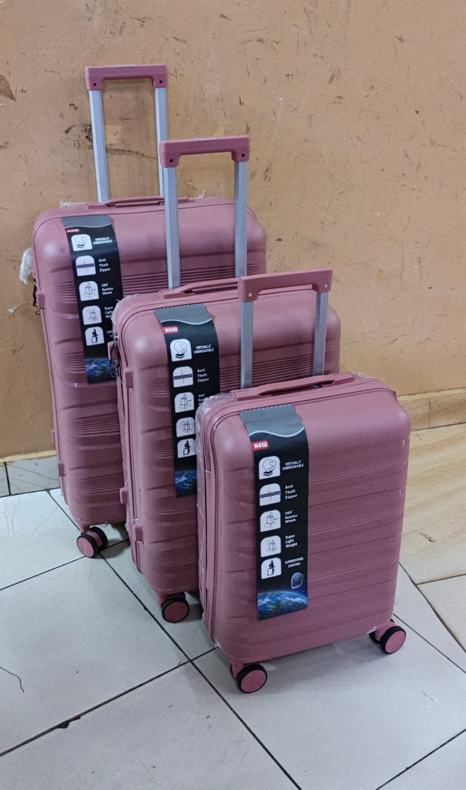 🔥 🔥 🔥 🔥ORIGINAL SIZE 4 GOOD QUALITY 3 IN1 LUXURIOUS UNBREAKABLE SUITCASE TRAVEL BAG. 3PCS GOOD QUALITY LUGGAGE BAG (SIZE ▪️ HEIGHT 63CM, 57CM, AND 48CM).