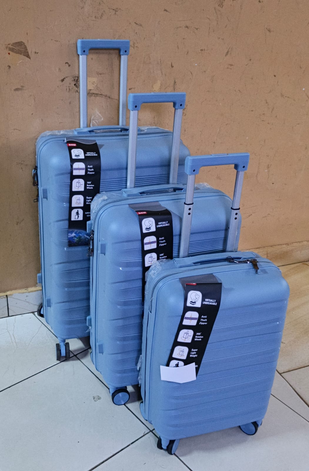 🔥 🔥 🔥 🔥ORIGINAL SIZE 4 GOOD QUALITY 3 IN1 LUXURIOUS UNBREAKABLE SUITCASE TRAVEL BAG. 3PCS GOOD QUALITY LUGGAGE BAG (SIZE ▪️ HEIGHT 63CM, 57CM, AND 48CM).