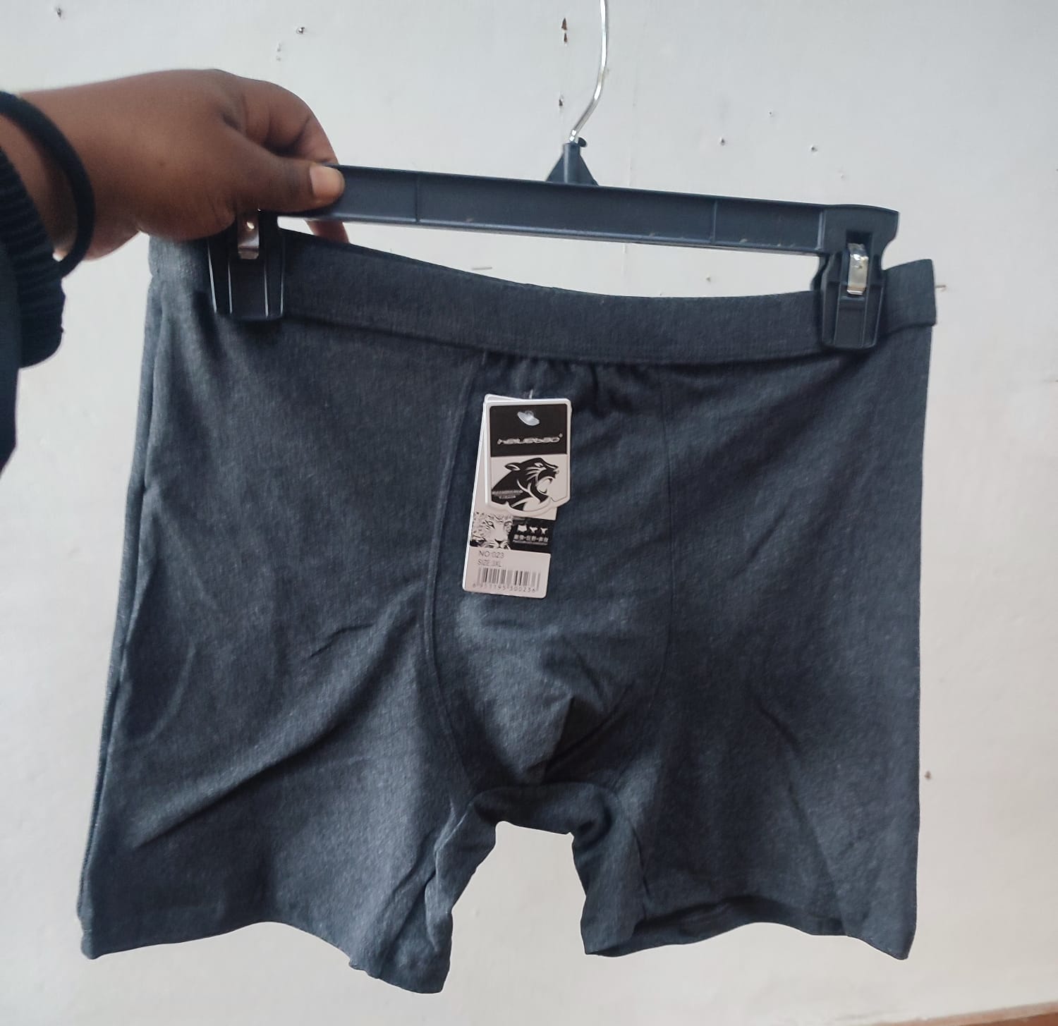 3pcs Heilliebao cotton feel free size!! Boxers very comfortable and stretchy.Upgrade your everyday comfort with these high-quality Heilliebao men’s boxers. Made with a soft cotton-feel fabric,