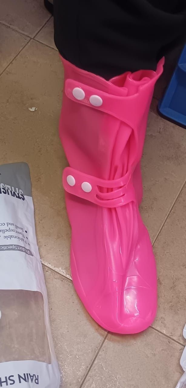 New arrival !! ✅ High quality stylish Rain shoe cover ✅ Fashionable yet comfortable design easy to clean and Carry