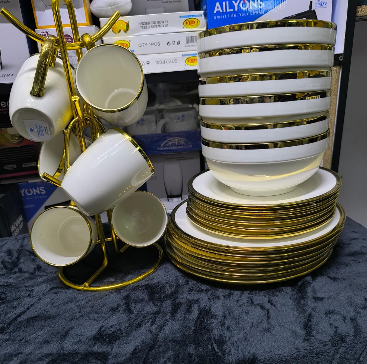 24PCS Ceramic White Gold Dinner Set Plates Bowls Cups Full Tableware Set
