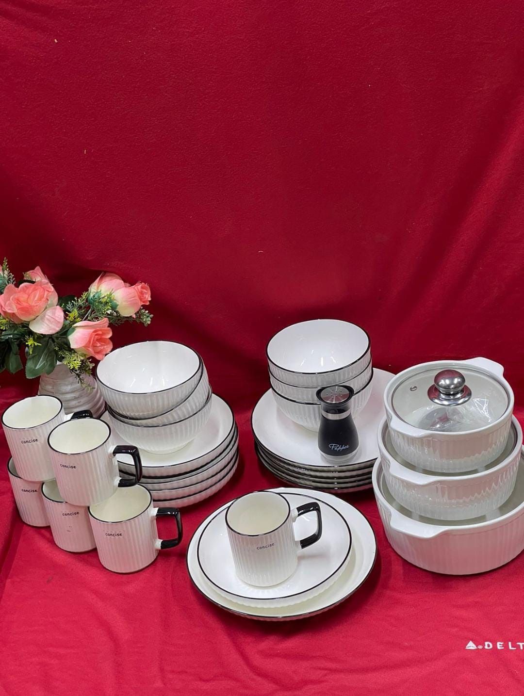 31PCS Ceramic Dinner Set – Elegant Plates, Bowls & Cups Set (Full Dining Collection)