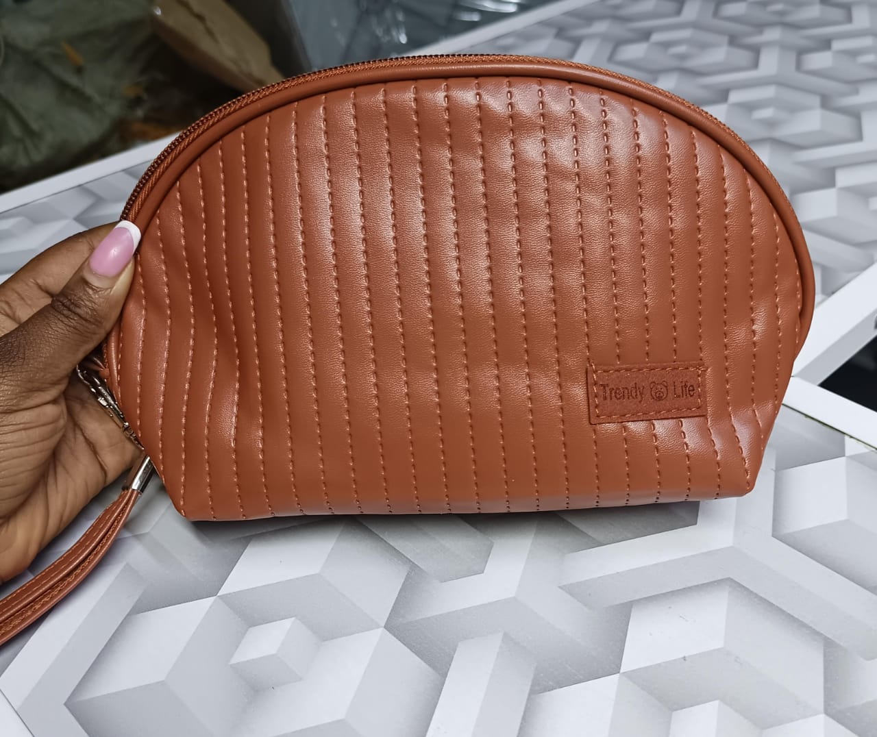 Portable Waterproof Leather Makeup Bag – Travel Cosmetic Pouch, Made from high-quality, waterproof leather, Compact and portable, perfect for travel, Multiple compartments for organizing cosmetics.