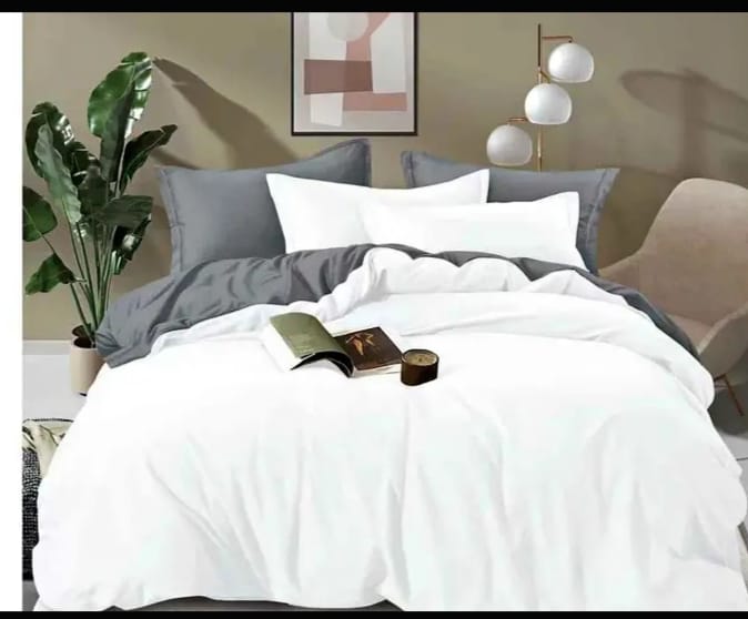 Double-Sided Cotton Duvet Cover Set –1 Duvet,  1 Bedsheet + 4 Pillowcases (6×7 ft)