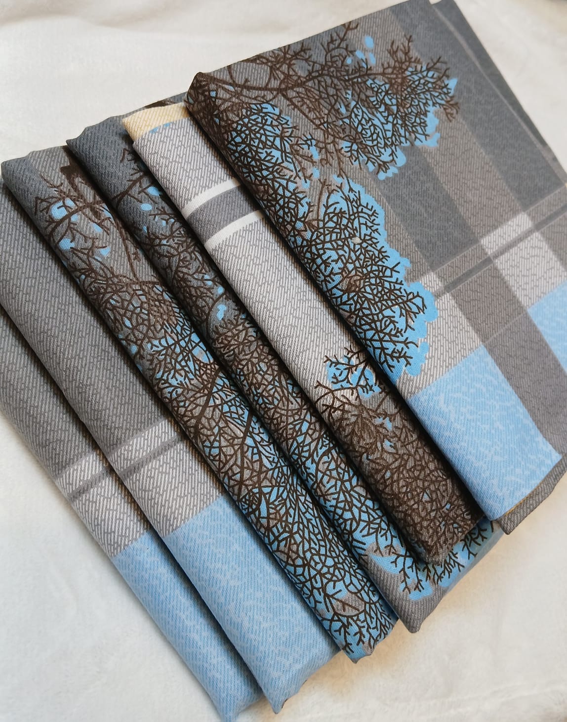 Fade-resistant, shrink-resistant Cotton 4-Piece Bedsheet Set – 5×6 ft (2 Bedsheets + 2 Pillowcases) Soft & Comfortable Fabric Made from high-quality breathable material for a cozy sleep experience.