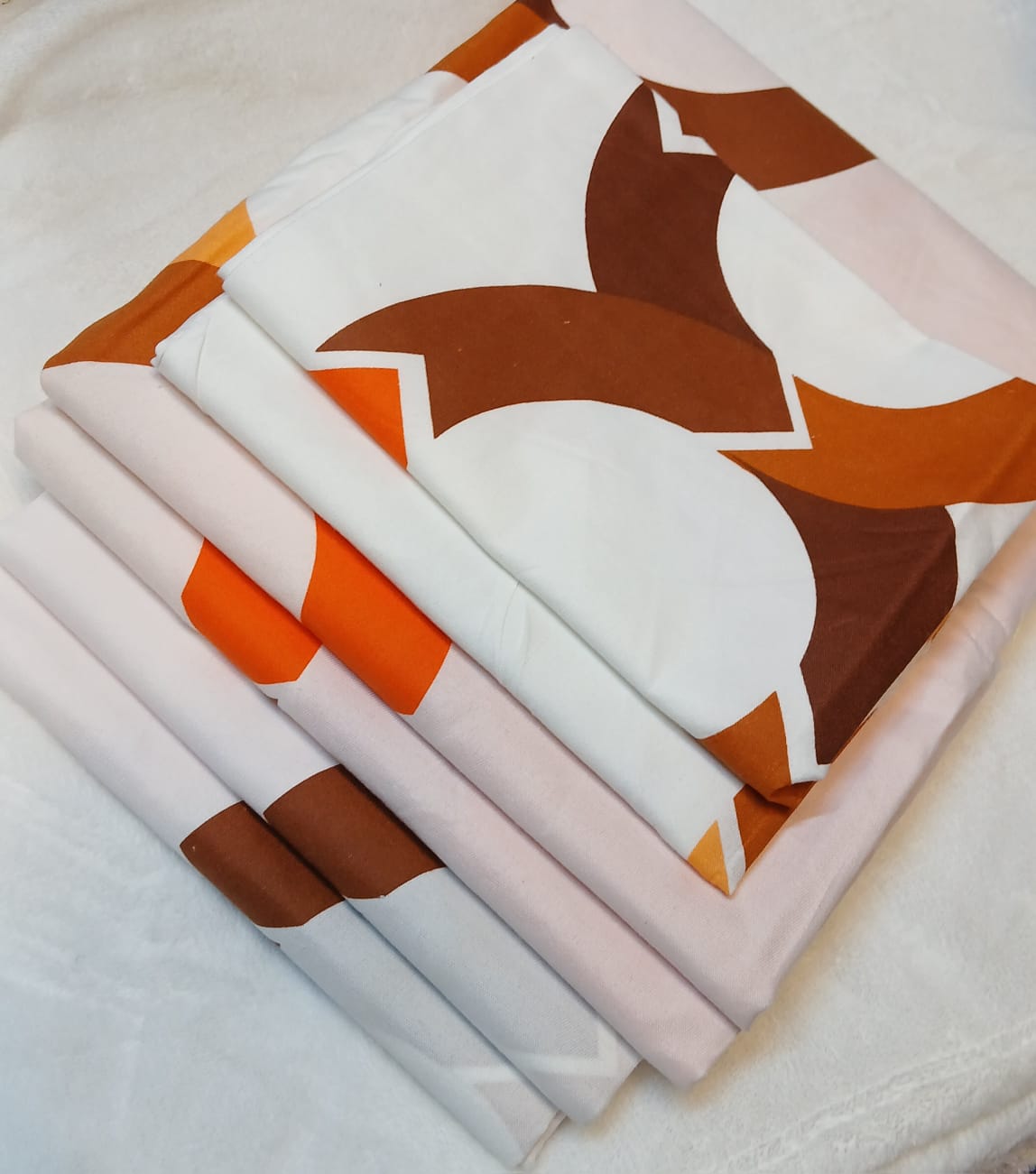 Fade-resistant, shrink-resistant Cotton 4-Piece Bedsheet Set – 5×6 ft (2 Bedsheets + 2 Pillowcases) Soft & Comfortable Fabric Made from high-quality breathable material for a cozy sleep experience.