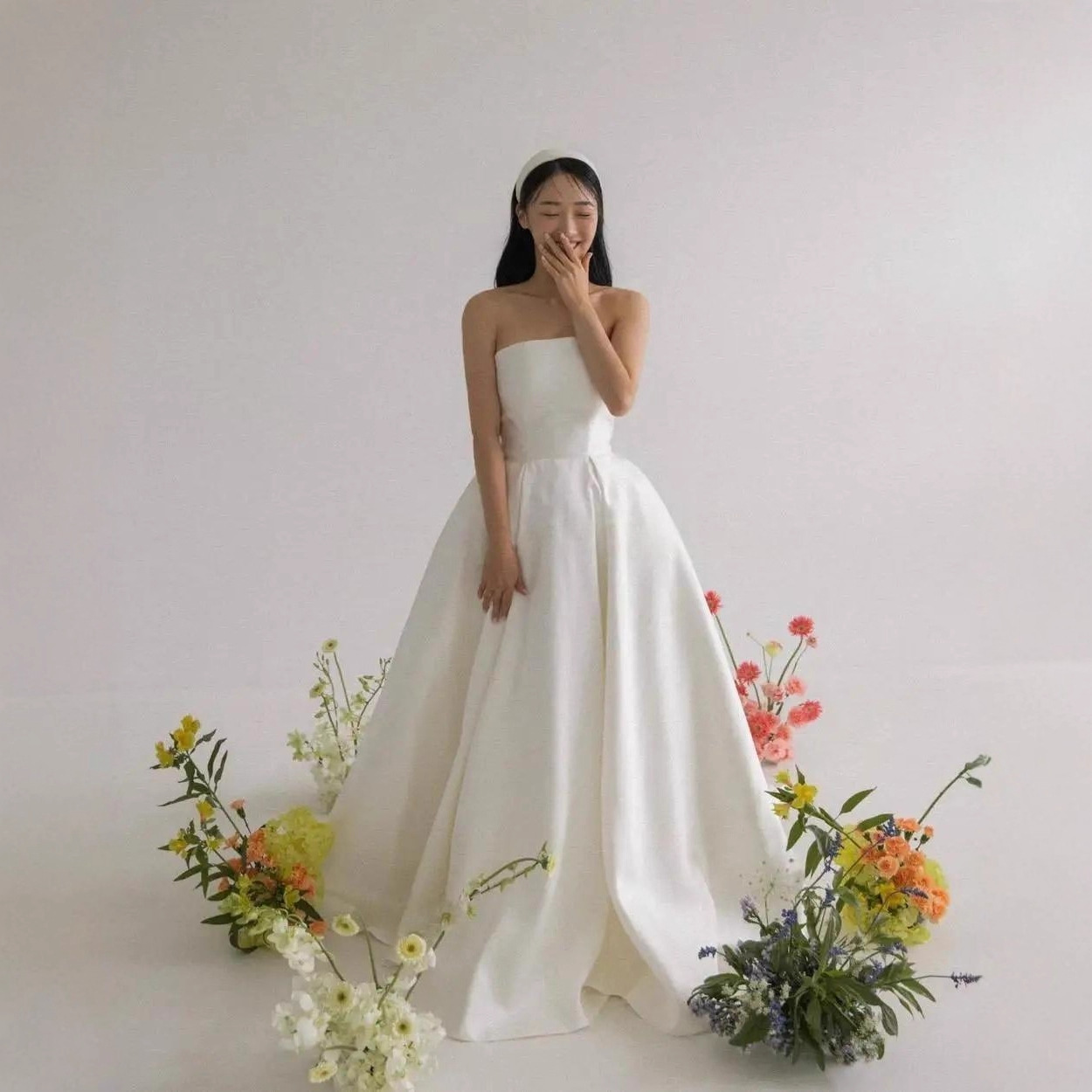 White tube top light wedding dress engagement outdoor travel photo door gauze forest style elegant high-end evening dress simple niche