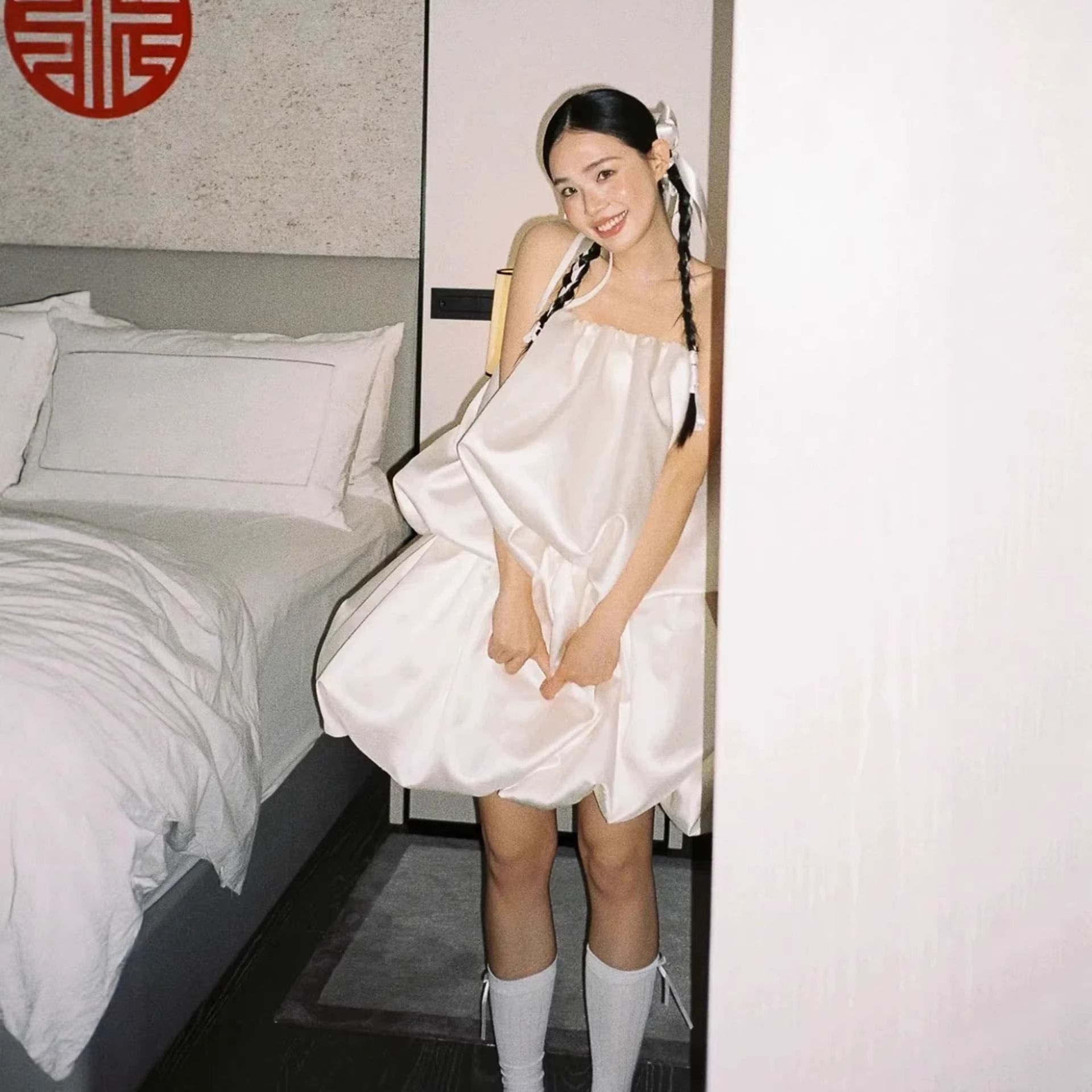 New tube top light wedding dress petite simple light luxury engagement photo registration dress white dressing gown sweet temperament