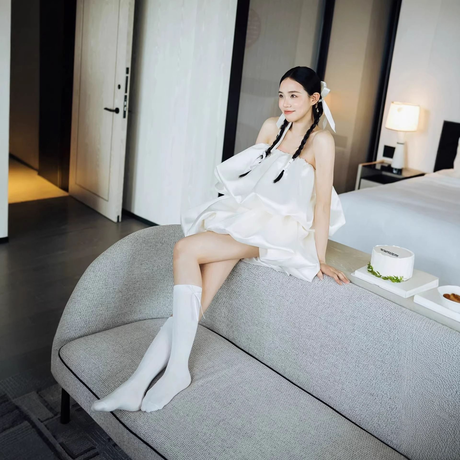 New tube top light wedding dress petite simple light luxury engagement photo registration dress white dressing gown sweet temperament