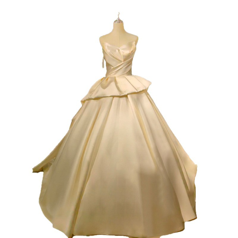 New tube top satin main yarn with twist design, three-dimensional waist pleats and trailing skirt with built-in movie heroine filter