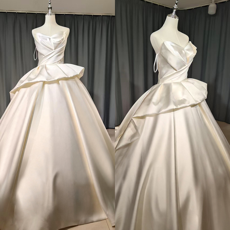 New tube top satin main yarn with twist design, three-dimensional waist pleats and trailing skirt with built-in movie heroine filter