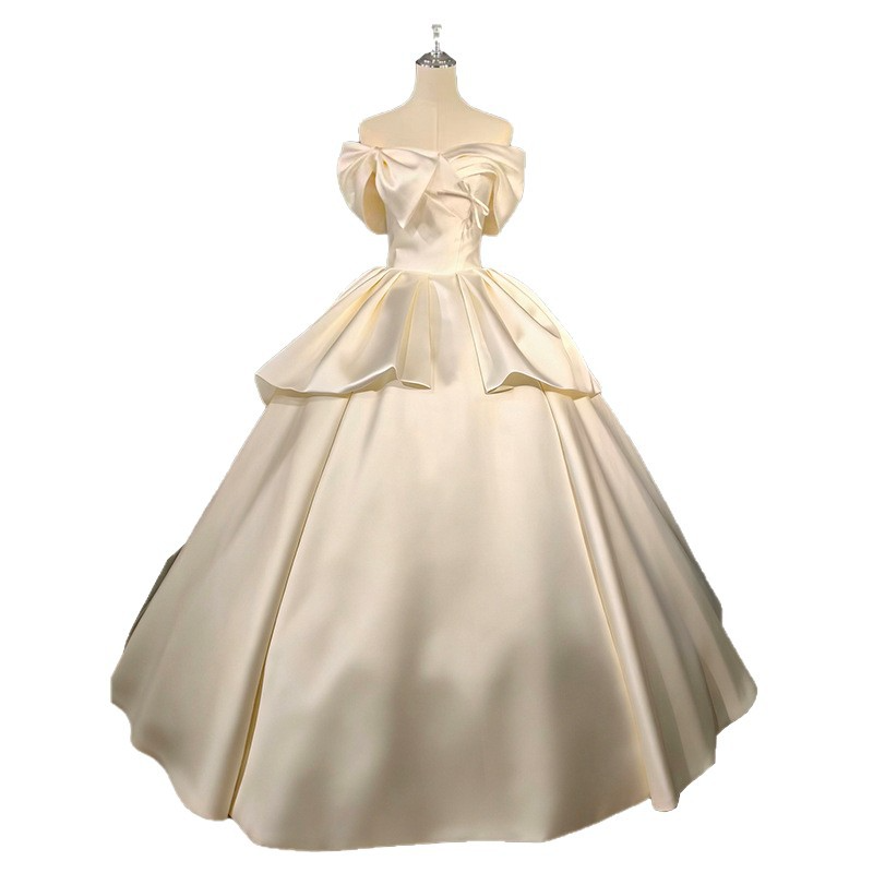 Satin one-shoulder main yarn, giant bow-knotted skirt, sweet and sassy princess-style street style travel skirt
