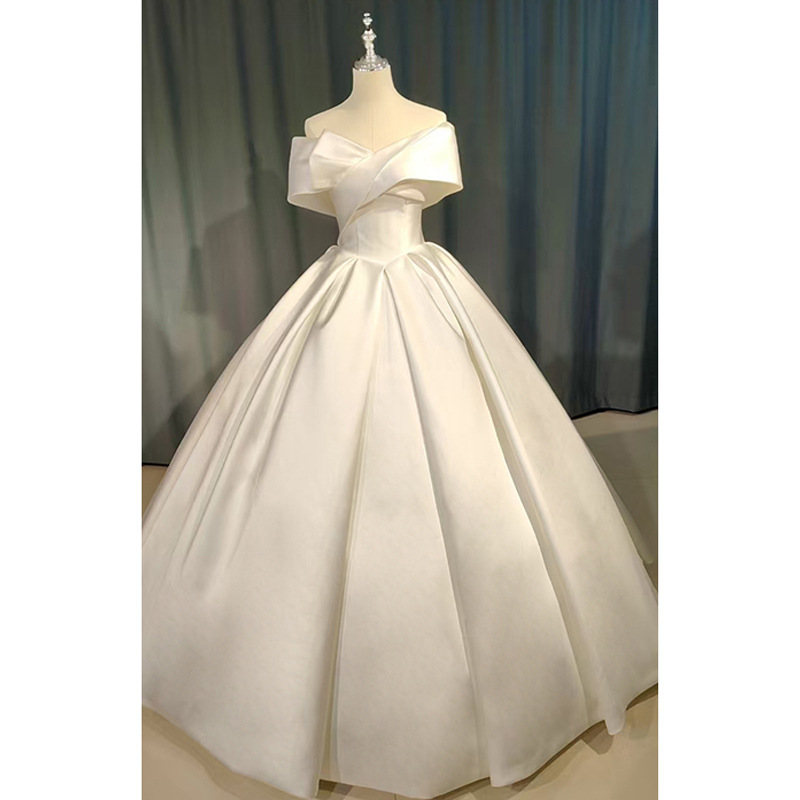 New one-shoulder satin main yarn with huge bow and large pleated skirt, elegant lady-like main wedding dress