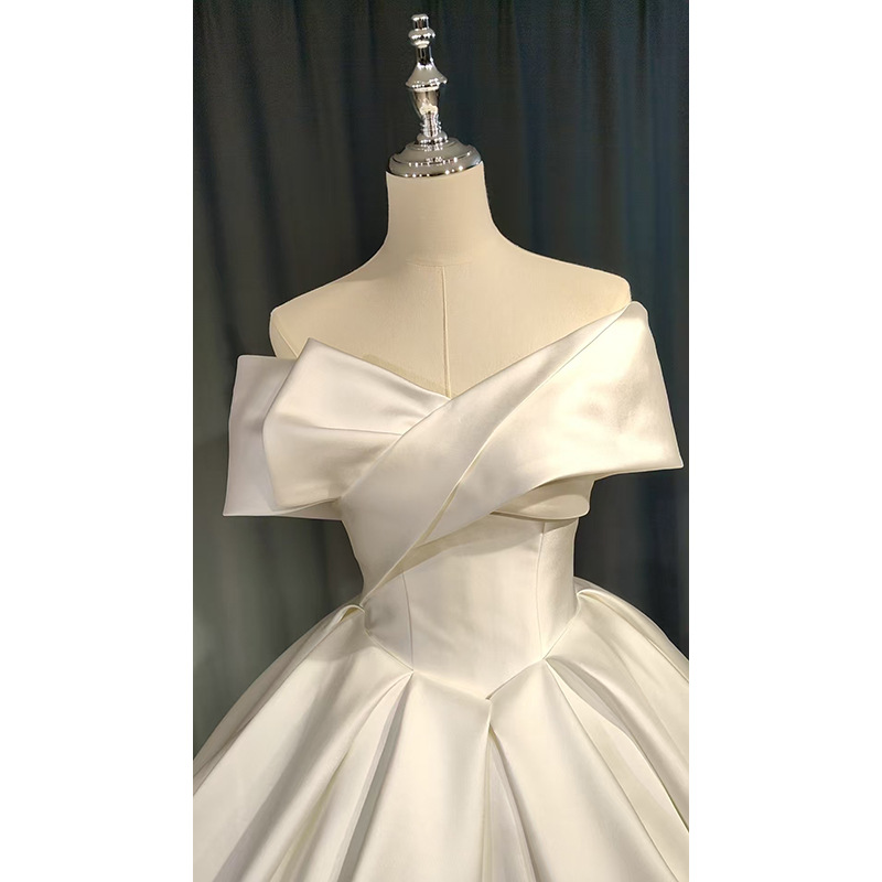 New one-shoulder satin main yarn with huge bow and large pleated skirt, elegant lady-like main wedding dress