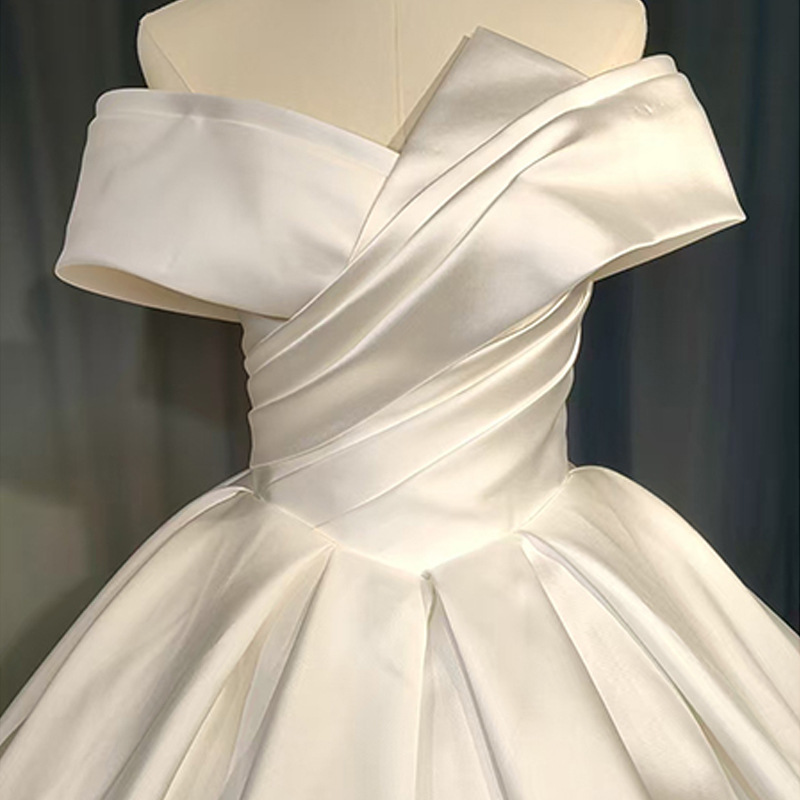 French wedding dress bride's new main yarn high-quality champagne color main yarn satin one-shoulder tail dress