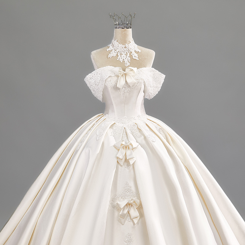 Satin main wedding dress bride light luxury niche high-end long-sleeved French gauze trailing retro heavy industry welcome door yarn