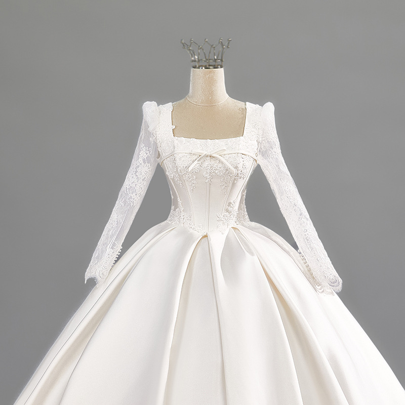 Satin wedding dress main yarn, high-end texture, high-end, beautiful long-sleeved French retro bridal wedding tailed outing yarn