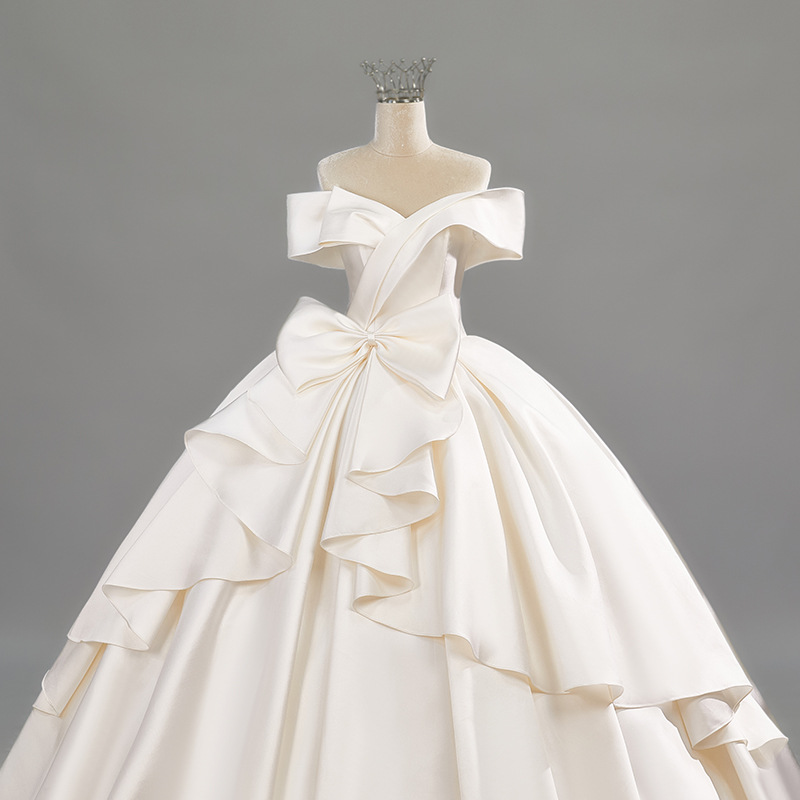 Satin one-shoulder retro wedding dress, new high-end texture, French bow embellished with main gauze skirt and large tail