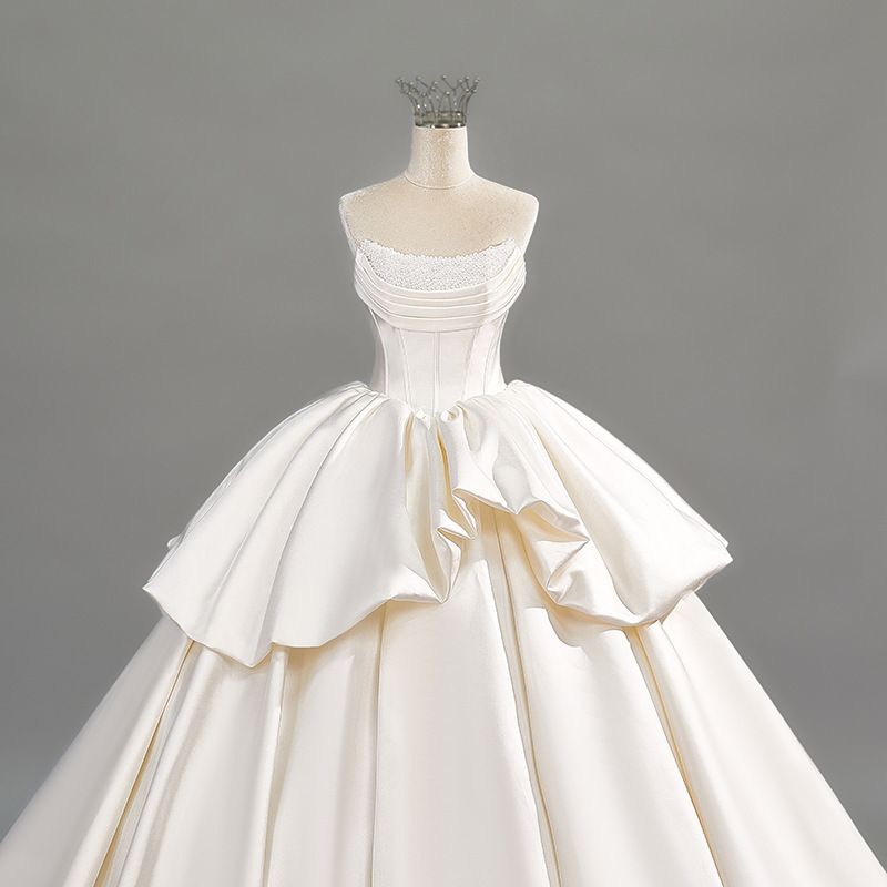 French high-end satin light wedding dress bride simple tube top door veil light champagne tail welcome veil dress skirt