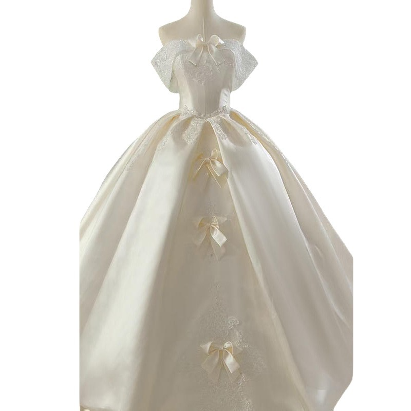 Light champagne one-shoulder satin wedding dress with bow lace large skirt wedding main veil fugitive princess style wedding dress