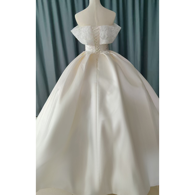 Light champagne one-shoulder satin wedding dress with bow lace large skirt wedding main veil fugitive princess style wedding dress