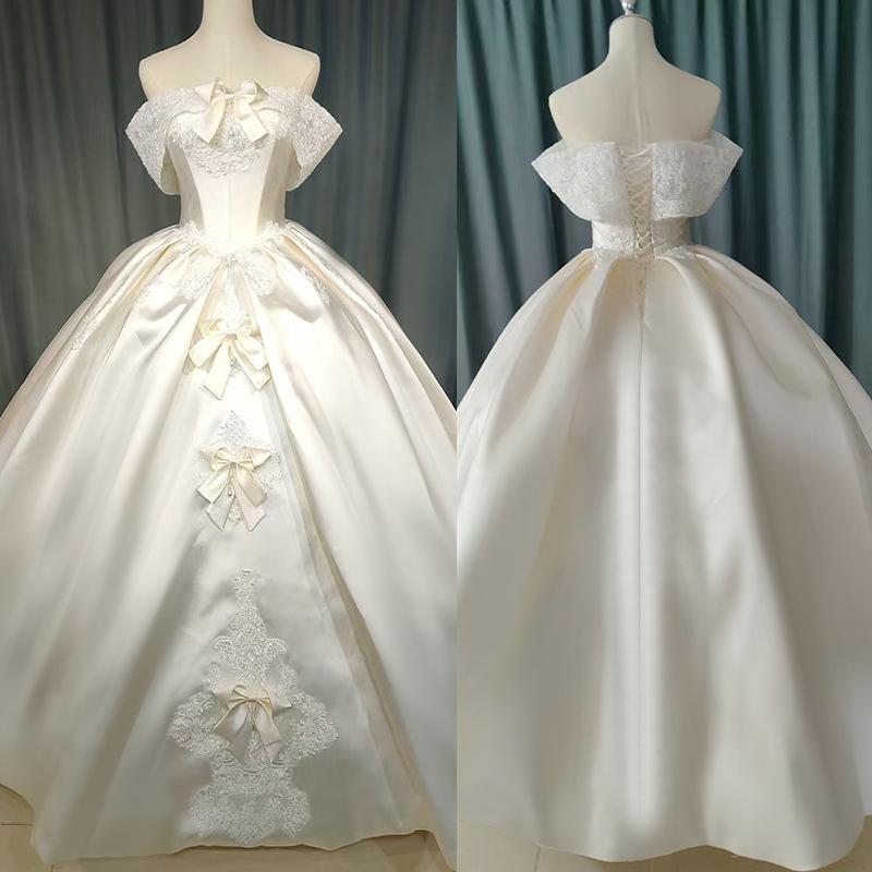 Light champagne one-shoulder satin wedding dress with bow lace large skirt wedding main veil fugitive princess style wedding dress