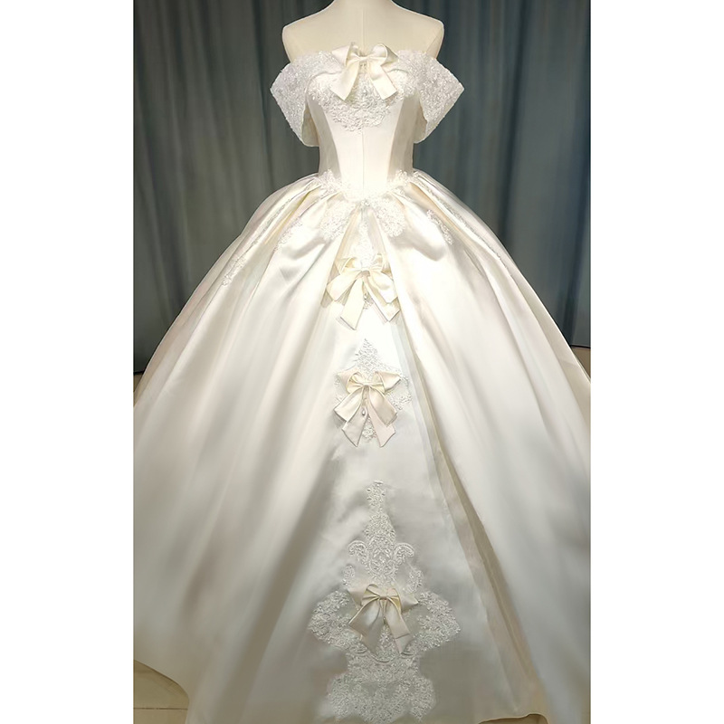Light champagne one-shoulder satin wedding dress with bow lace large skirt wedding main veil fugitive princess style wedding dress