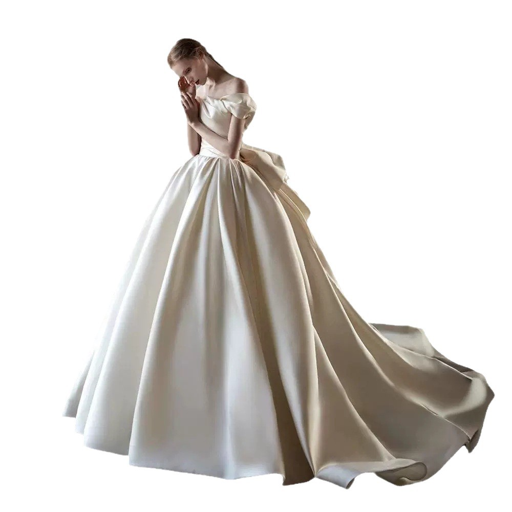 Light champagne one-shoulder satin wedding dress with waist and large skirt, high-end French retro light champagne tail style
