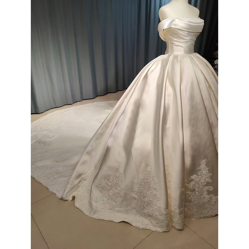 One-shoulder satin main gauze skirt, lace dark pattern tail, elegant and noble dress, new street shooting and travel shooting skirt