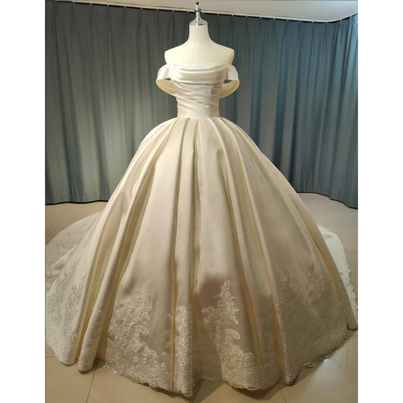 One-shoulder satin main gauze skirt, lace dark pattern tail, elegant and noble dress, new street shooting and travel shooting skirt