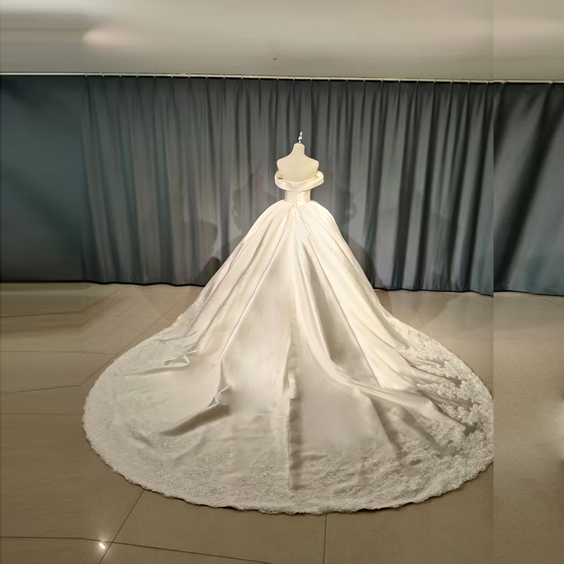 One-shoulder satin main gauze skirt, lace dark pattern tail, elegant and noble dress, new street shooting and travel shooting skirt