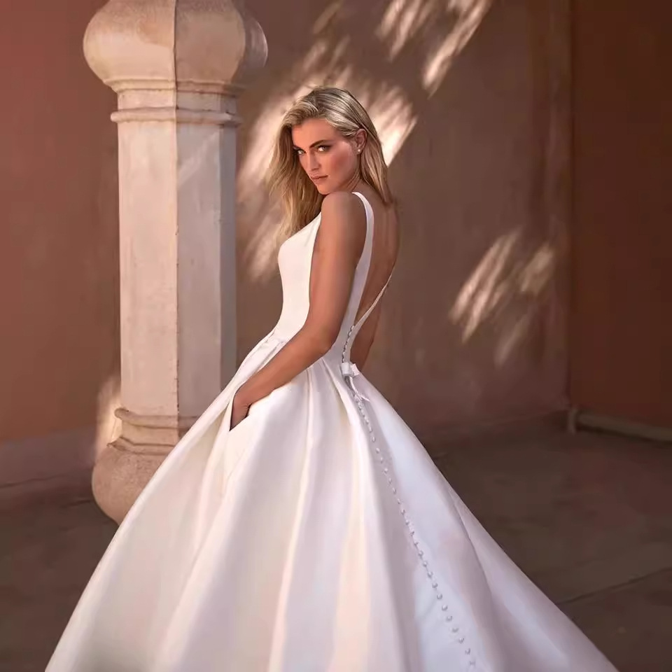 High-waist maternity light wedding dress new bridal satin high-end simple retro tail dress French outing veil