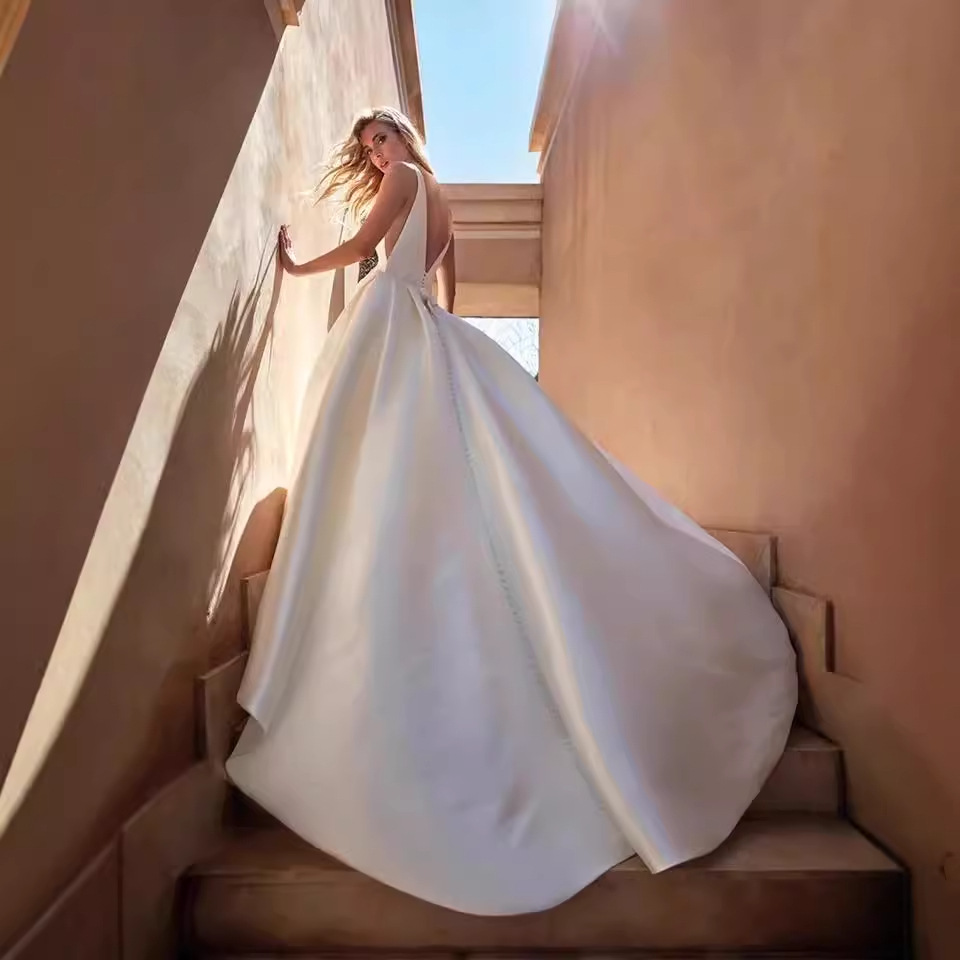 High-waist maternity light wedding dress new bridal satin high-end simple retro tail dress French outing veil