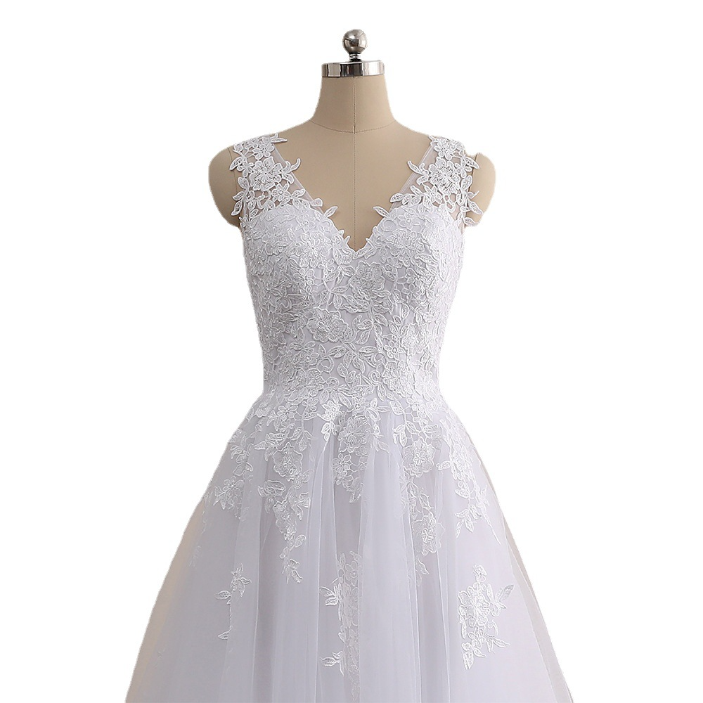 Exquisite white sleeveless wedding dress, elegant and sexy backless floor-length princess tulle dress
