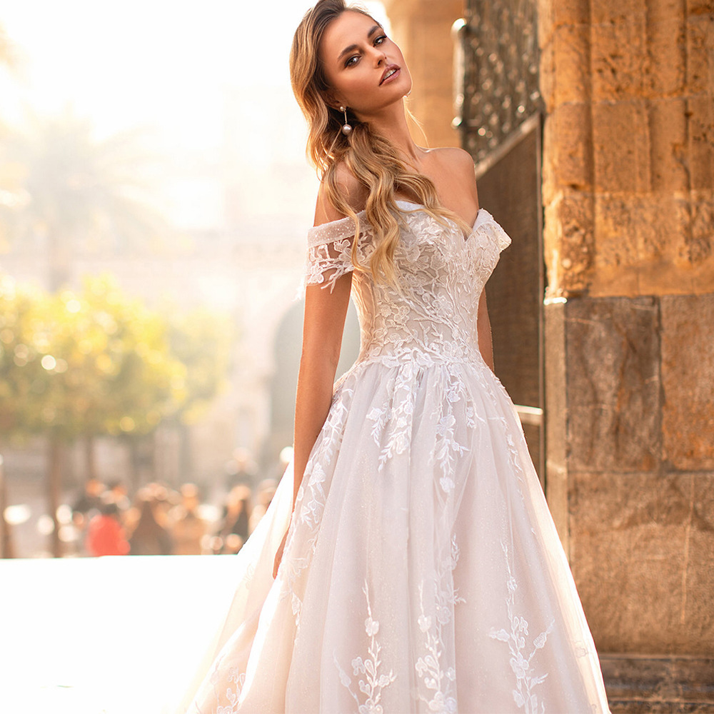 One-shoulder wedding dress, new style, elegant bride, starry sky, small tail, forest style, slim lace, light and simple