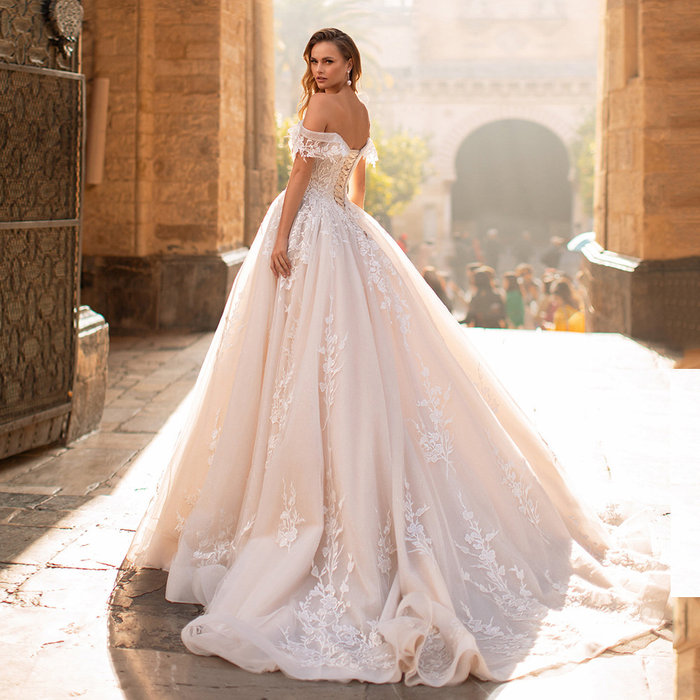 One-shoulder wedding dress, new style, elegant bride, starry sky, small tail, forest style, slim lace, light and simple