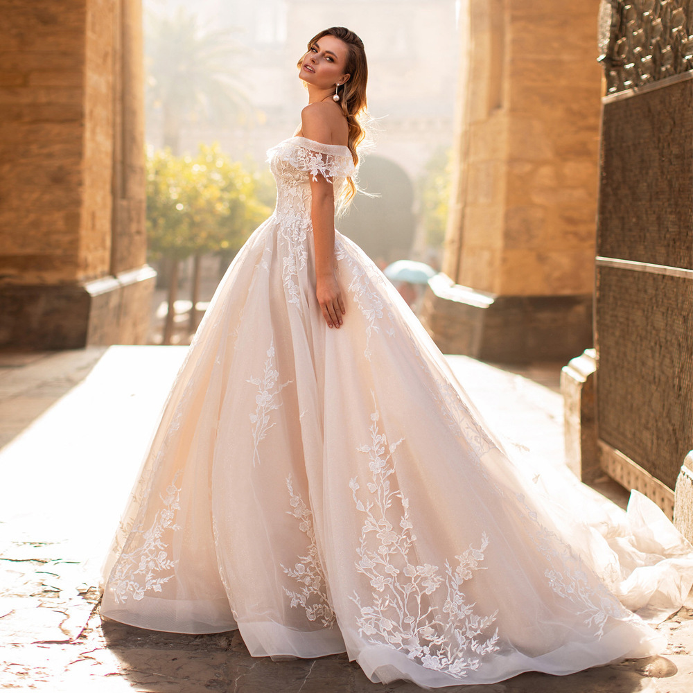 One-shoulder wedding dress, new style, elegant bride, starry sky, small tail, forest style, slim lace, light and simple