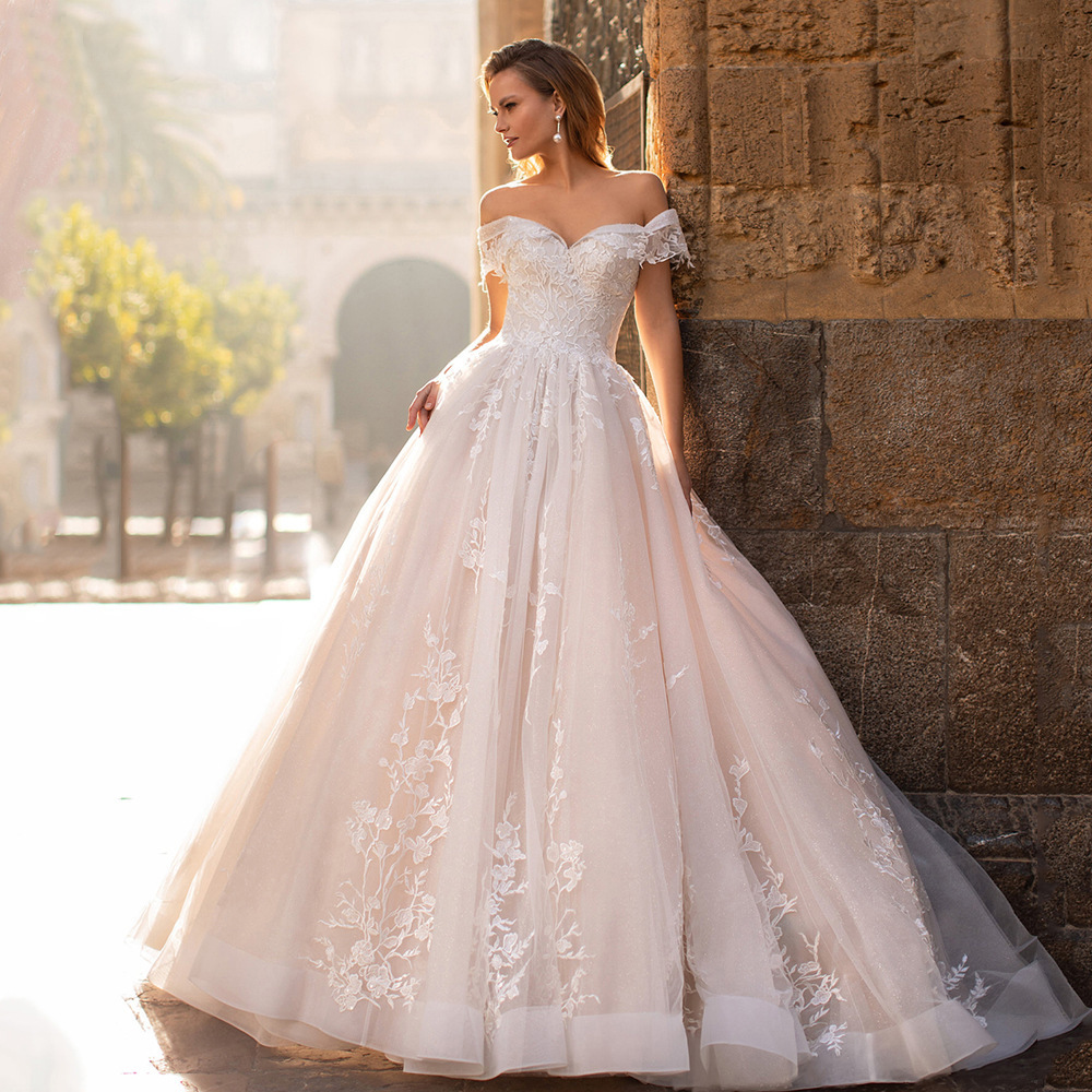 One-shoulder wedding dress, new style, elegant bride, starry sky, small tail, forest style, slim lace, light and simple