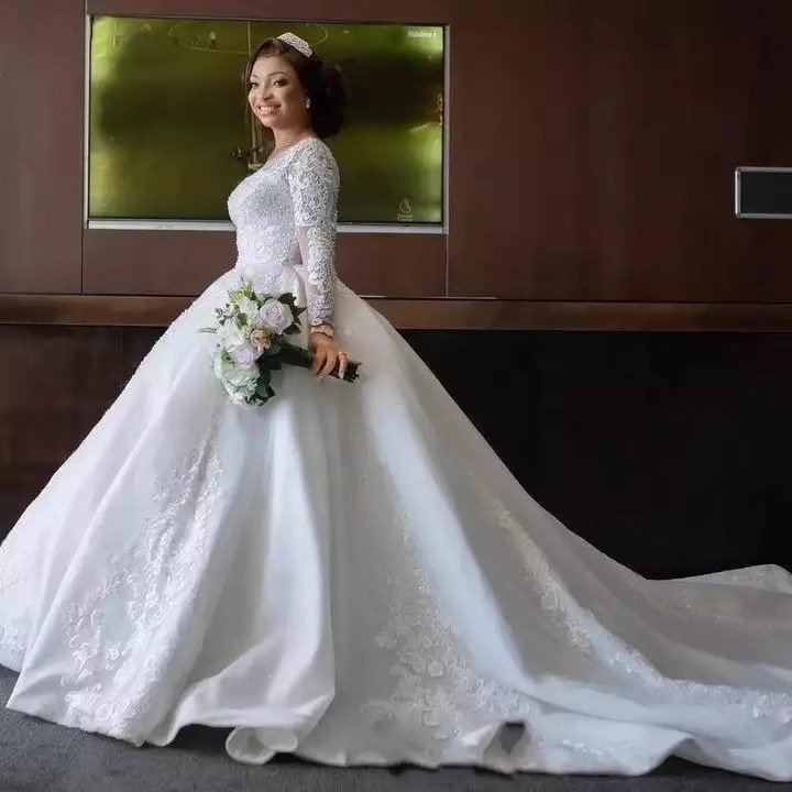 Bridal wedding dress new summer main yarn French large tail lace dress Bridal wedding dress new summer main yarn French large tail lace dress