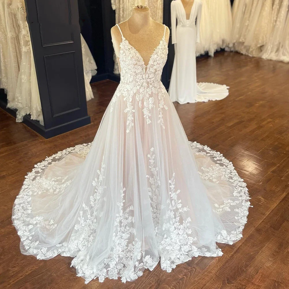 Bridal wedding dress fashionable lace appliqué suspender deep V small tail long skirt dress