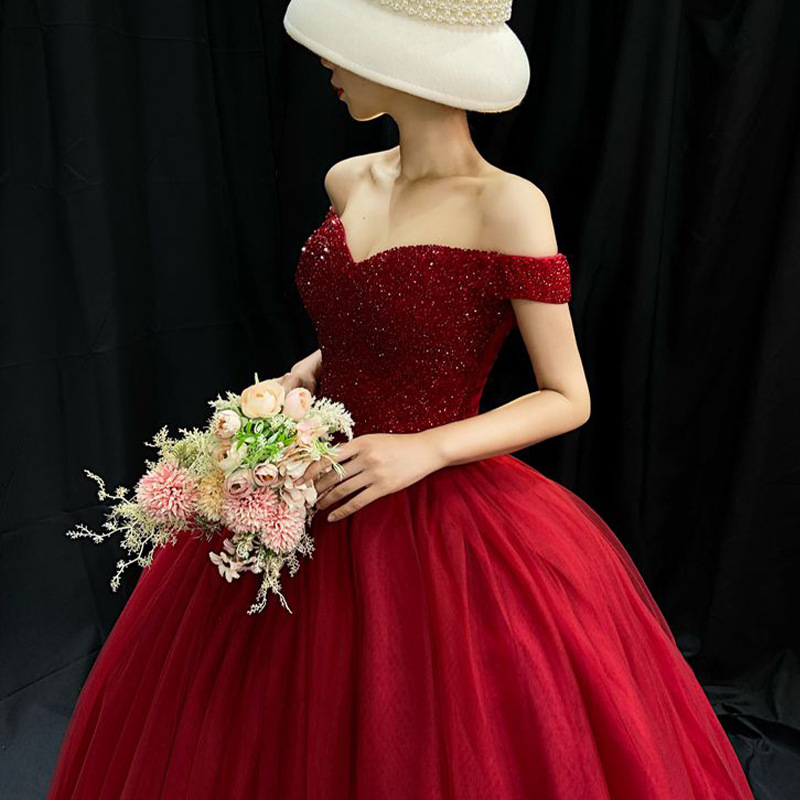 Red one-shoulder bridal wedding dress, toast dress, waist-cinching plus size pregnant woman, tutu skirt, solo performance evening dress
