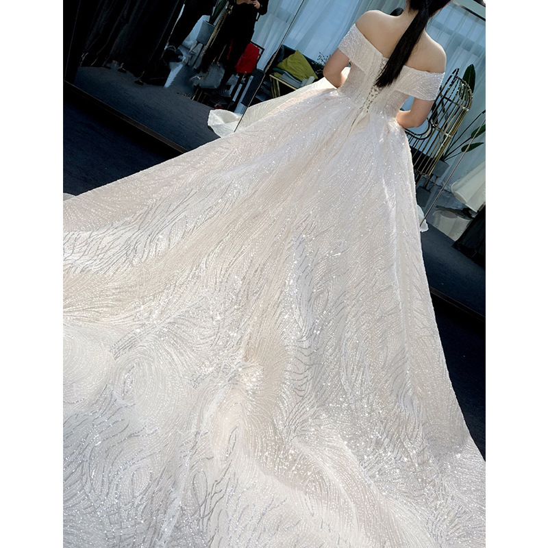 New style wedding dress, dreamy one-shoulder dress, slim and long tail, palace heavy industry super fairy