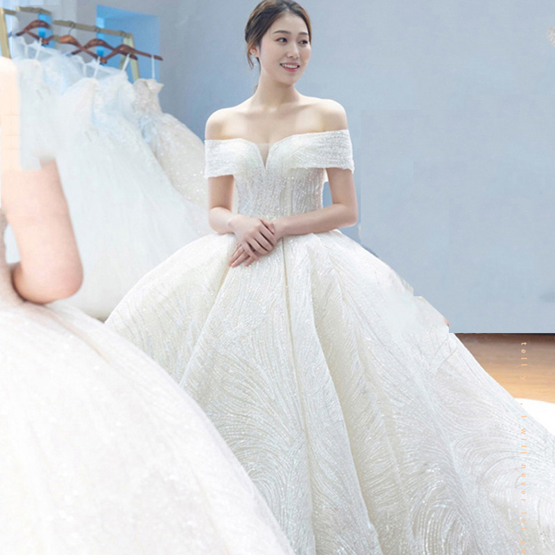 New style wedding dress, dreamy one-shoulder dress, slim and long tail, palace heavy industry super fairy