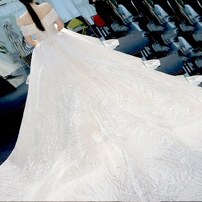 New style wedding dress, dreamy one-shoulder dress, slim and long tail, palace heavy industry super fairy