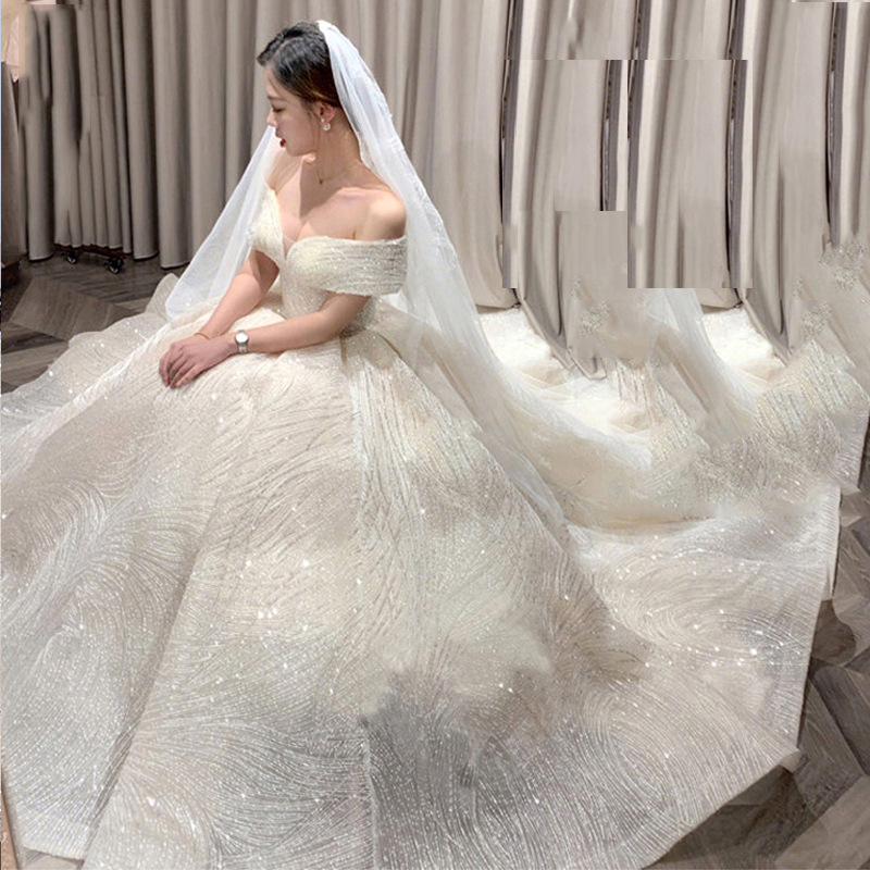 New style wedding dress, dreamy one-shoulder dress, slim and long tail, palace heavy industry super fairy