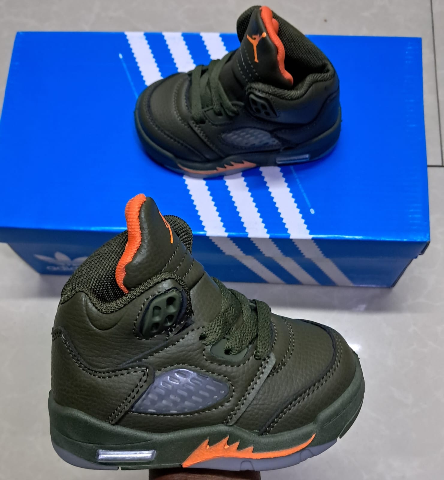 High-Top Basketball-Style Sneakers - Retro Athletic Casual Shoes for Toddlers & Boys