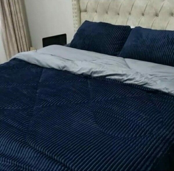 [CLEARANCE OFFER]] 1pc Single Velvet Woolen Duvet: No bedsheet, no pillowcases